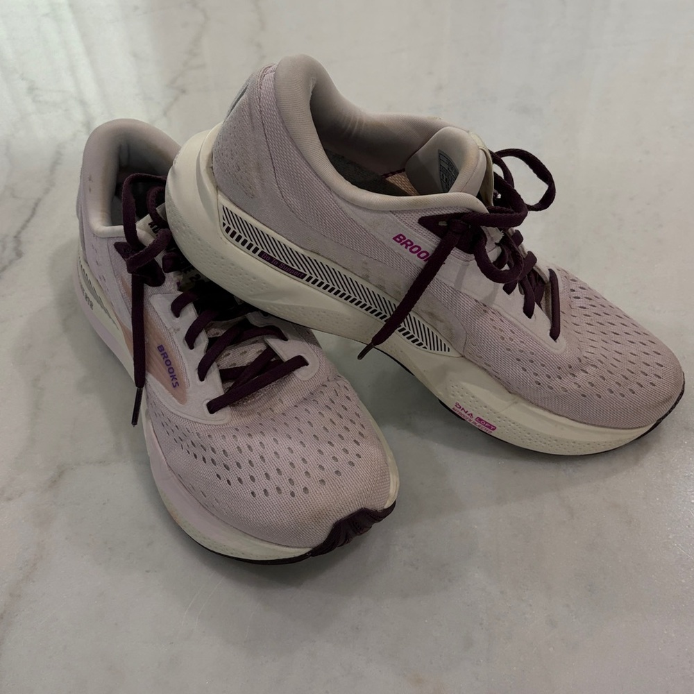Brooks Adrenaline GTS 24 Women's Running Shoes 9
Womens used